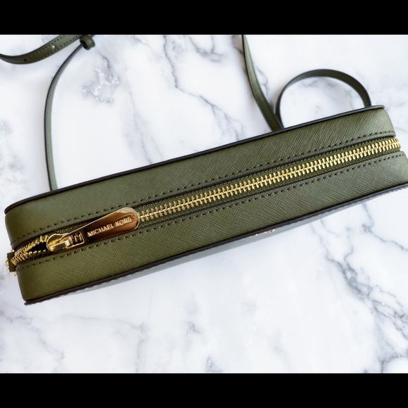 Gaby’sBags👜💕-NWT Michael Kors Crossbody Green - Picture 7 of 8